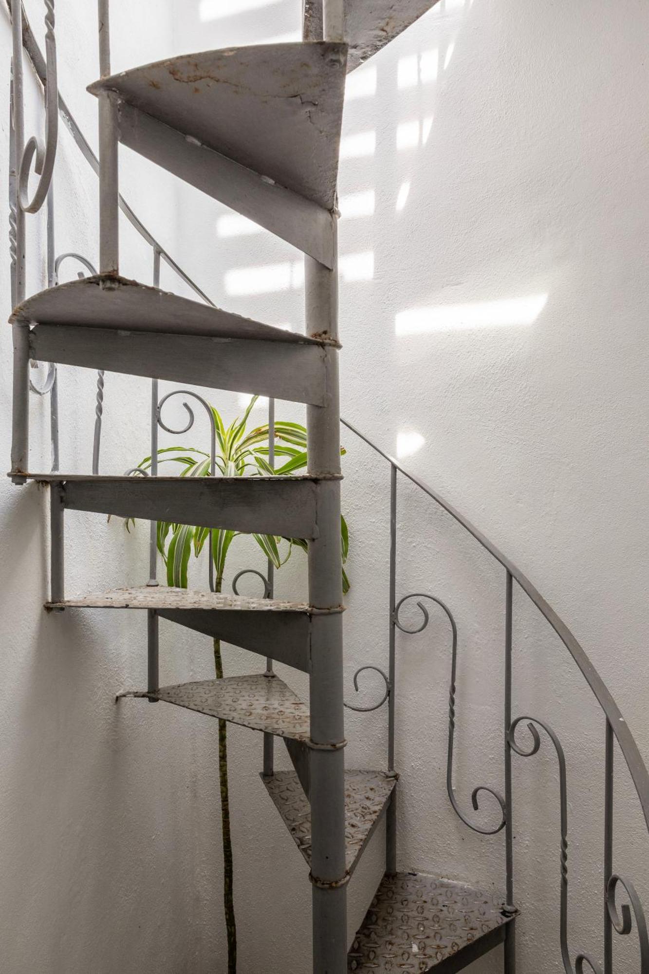 The Central Townhouse Faro Bagian luar foto